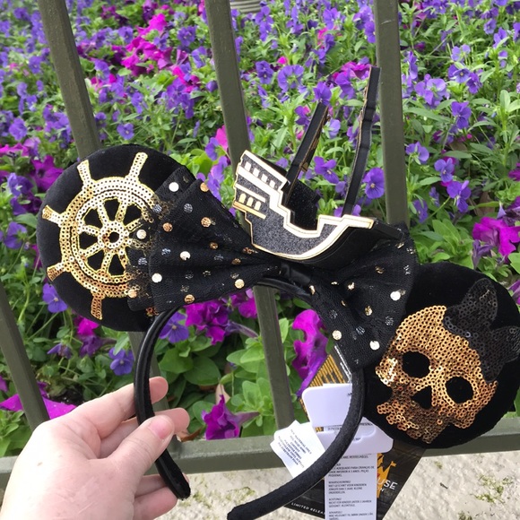 Minnie Main Attraction Pirates of the Caribbean - Picture 2 of 8